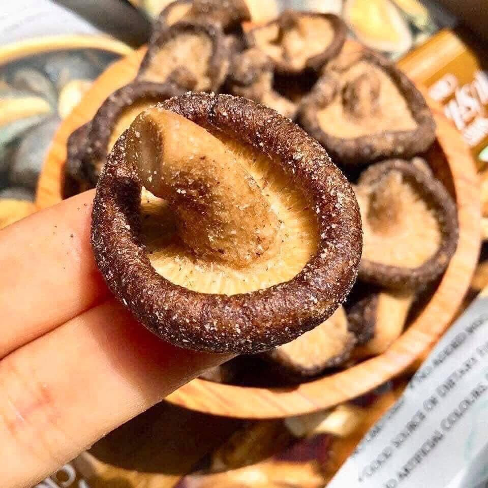 Shiitake Mushroom Crispy Crunchy & Seasoned
🍄 ขนมเห็ดอบกรอบรสชาติพรีเมียมจาก SnackYard