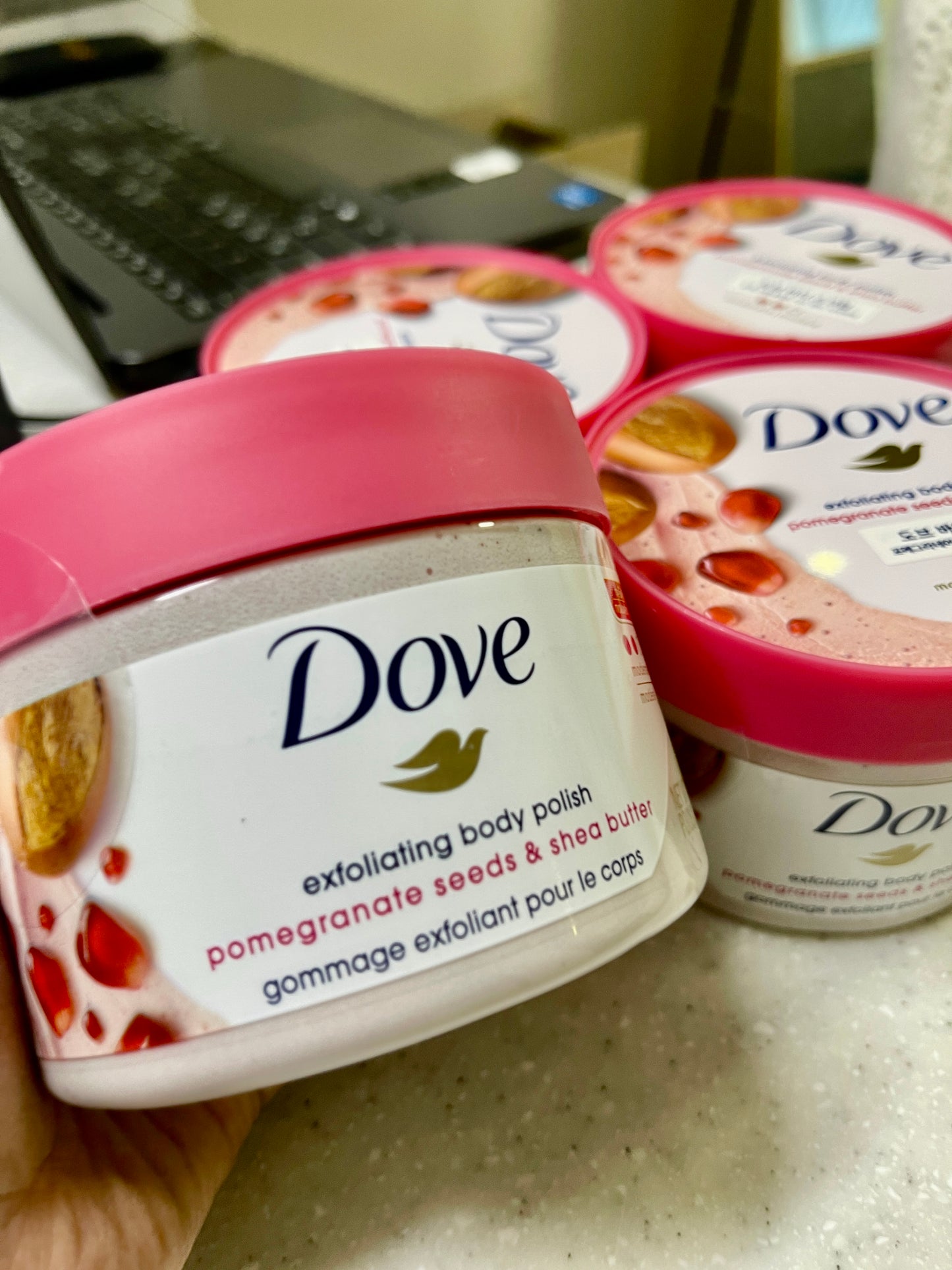 Dove โดฟ บอดี้สครับไอศกรีม ขัดผิว ชุ่มชื้น 10 เท่า สครับผิว ลดผิวลอก ผสมสกินแคร์.
